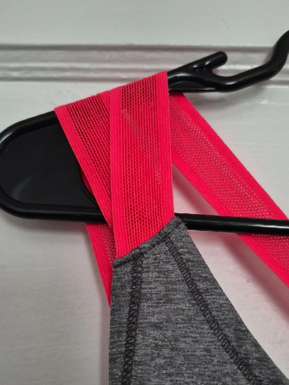 Under Armour Gray Tank with Bright Neon Hot Pink Crossback Straps XL - Picture 3 of 8